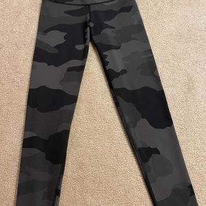 Aerie ladies camo leggings size M